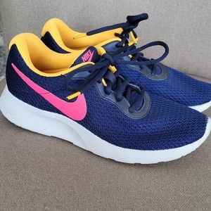 Women's Nike Tanjun Running Sneakers Size 8 Like New!